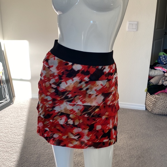 NWT GUESS TIERED MINI SKIRT SIZE XS - Picture 1 of 7